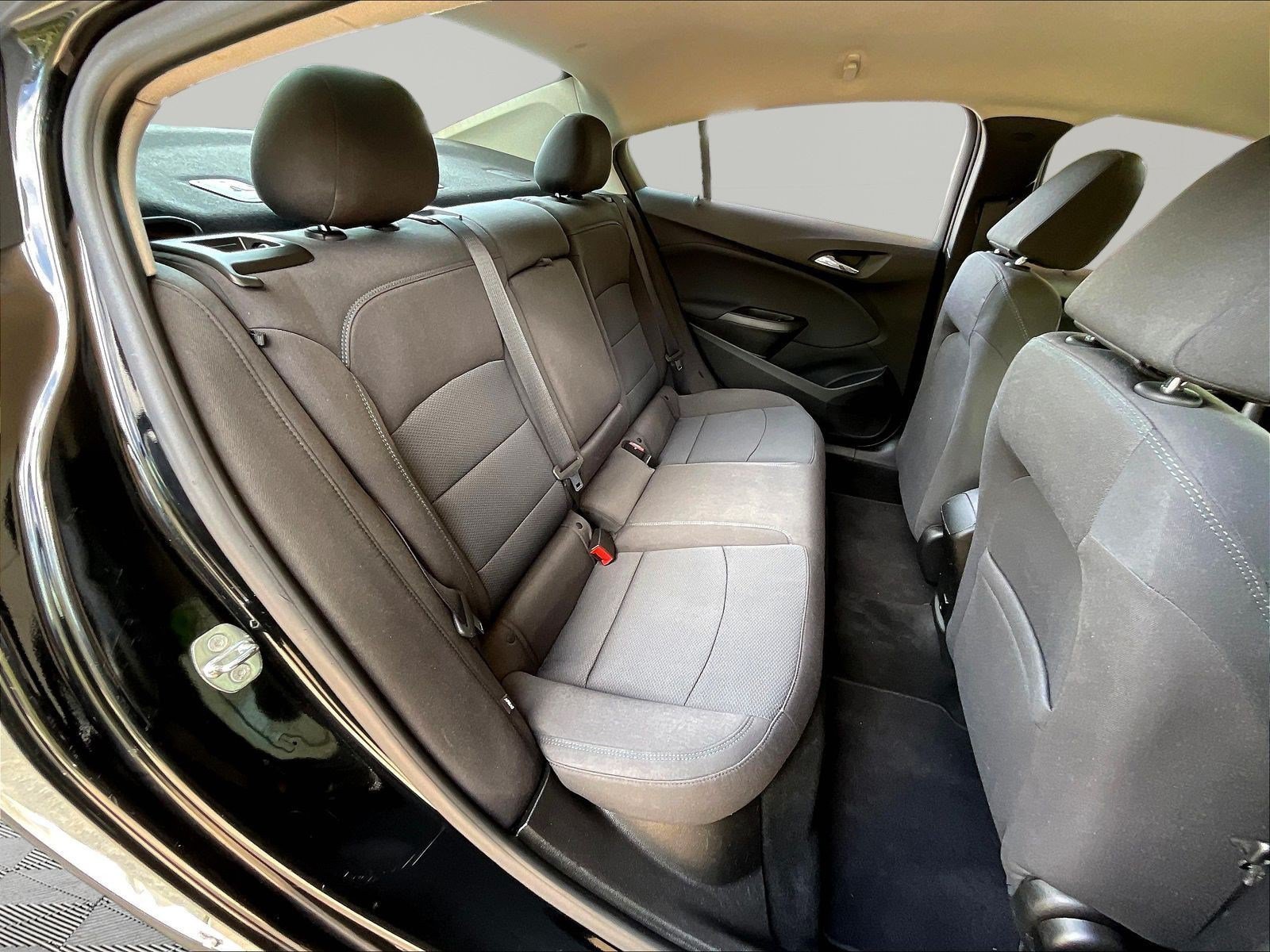 Used 2018 Chevrolet Cruze LT FWD image 24
