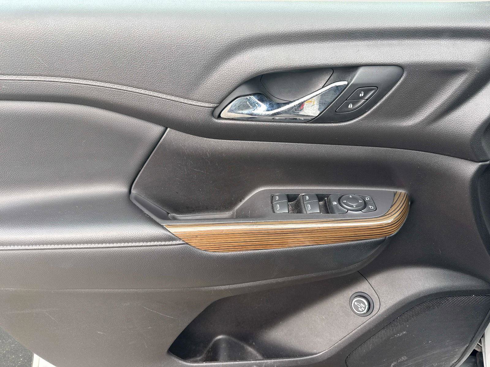 Used 2021 GMC Acadia SLE w/ Driver Convenience Package image 18