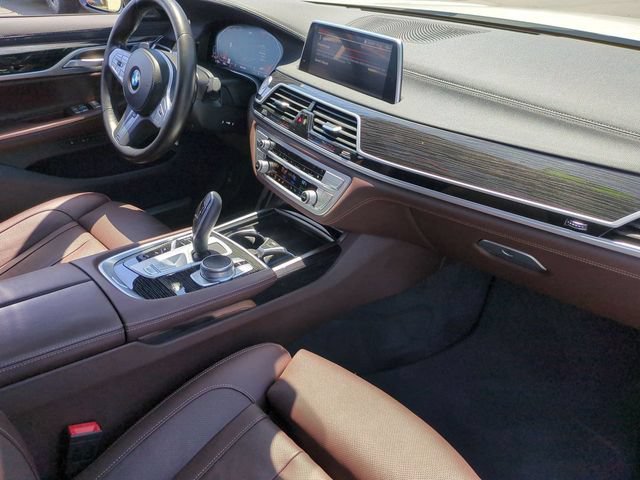 Used 2022 BMW 740i w/ M Sport Package RWD image 30