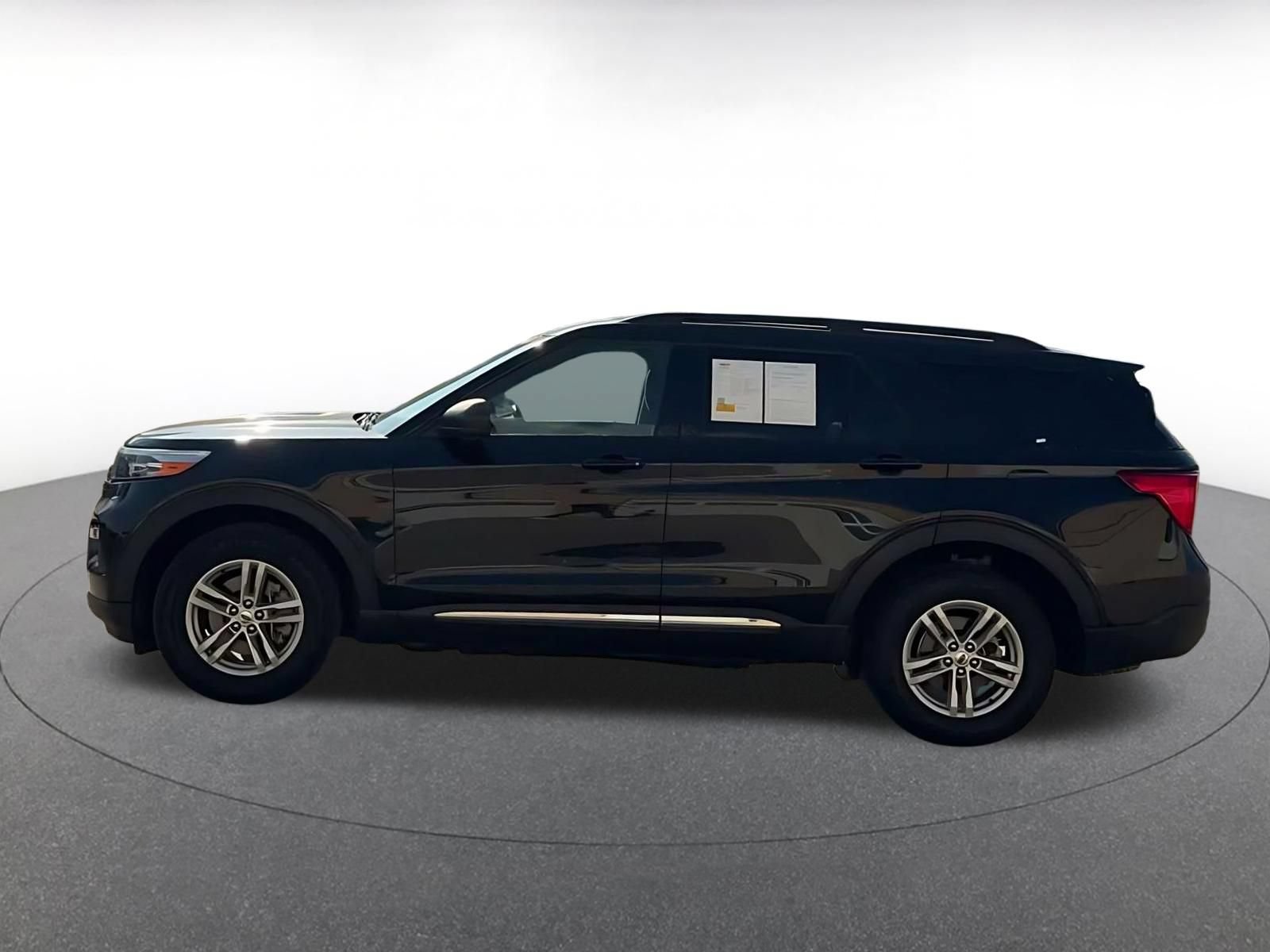 Used 2024 Ford Explorer XLT w/ Equipment Group 202A AWD/4WD image 8