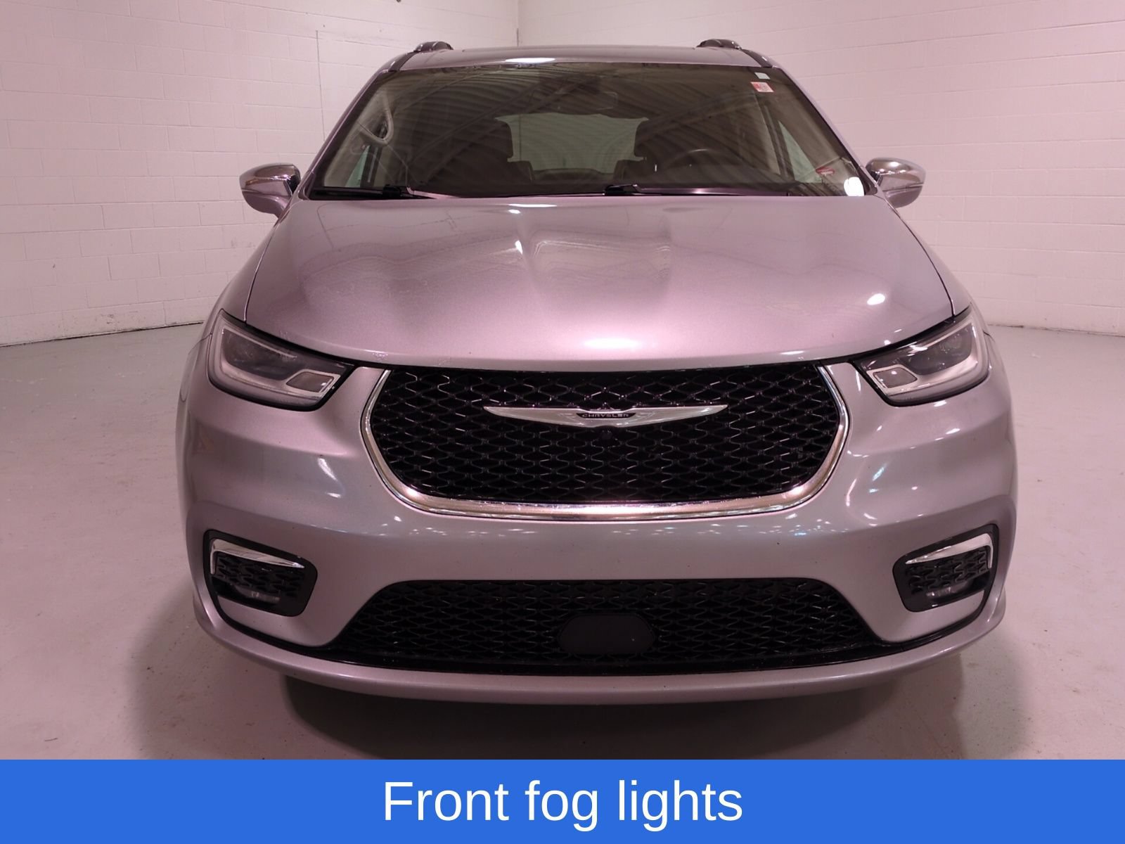 Used 2021 Chrysler Pacifica Limited AWD/4WD image 8