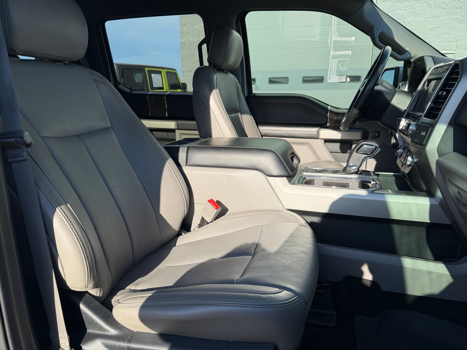 Used 2019 Ford F150 Lariat w/ Equipment Group 502A Luxury AWD/4WD image 30