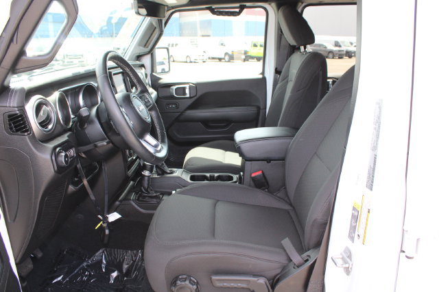 Used 2022 Jeep Wrangler Unlimited Sahara w/ Cold Weather Group AWD/4WD image 41