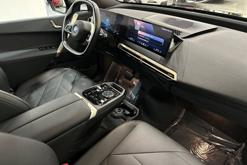 Used 2024 BMW iX xDrive50 AWD/4WD image 18