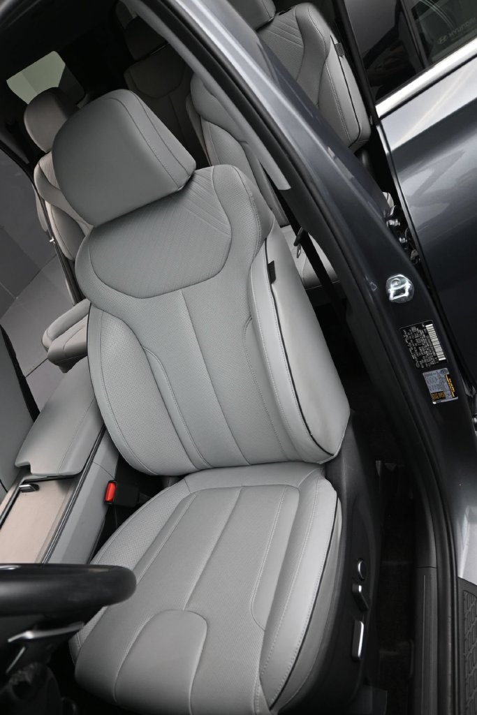 Certified 2025 Hyundai Palisade SEL FWD image 14