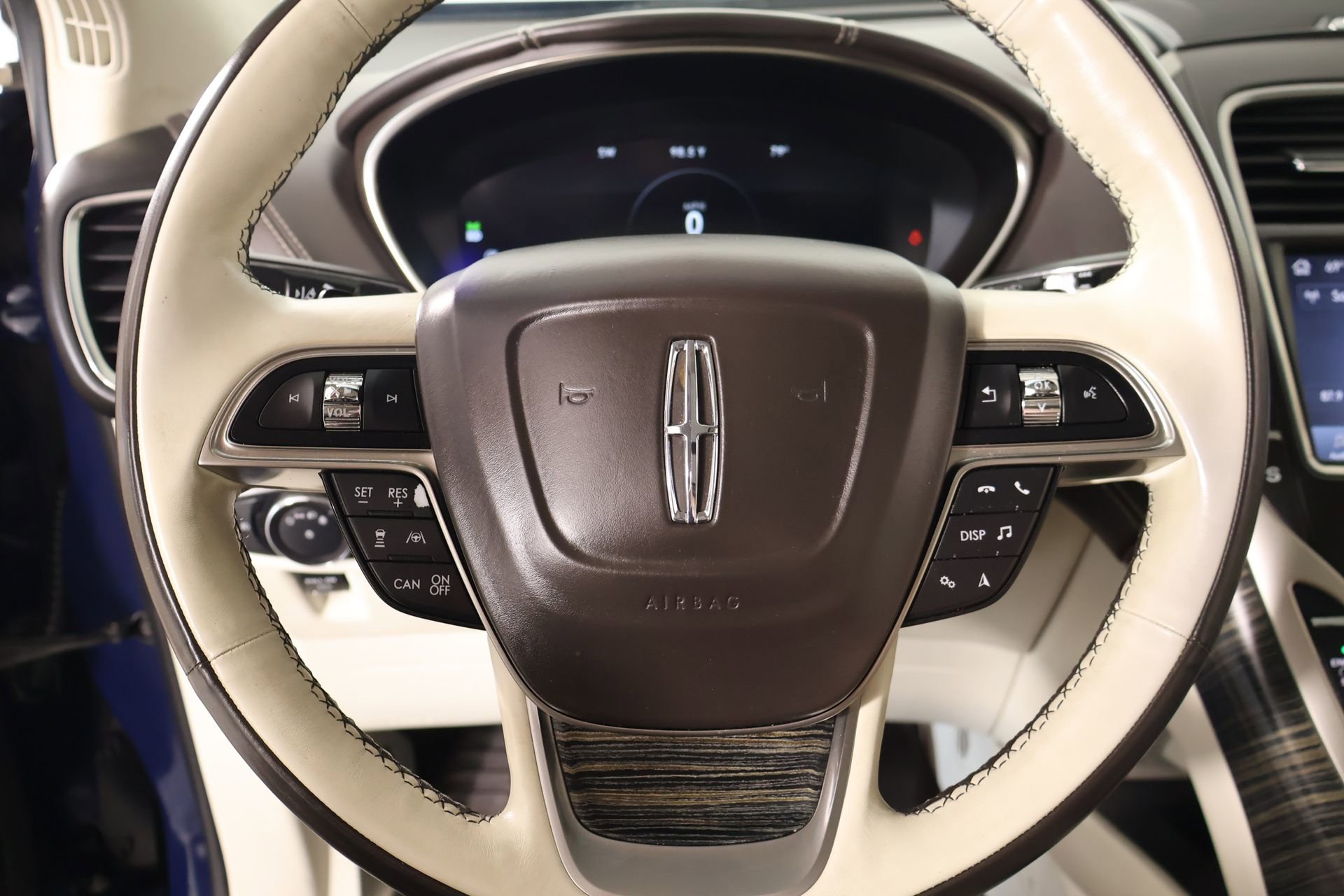 Used 2019 Lincoln Nautilus Black Label FWD image 3