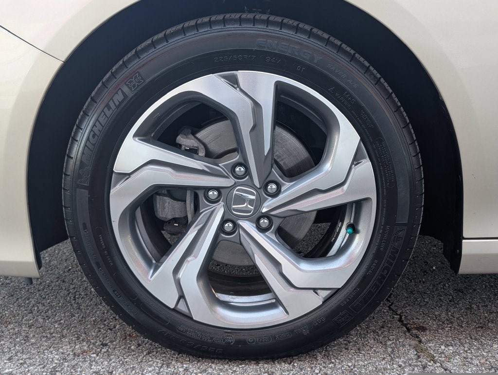 Used 2020 Honda Accord EX image 31