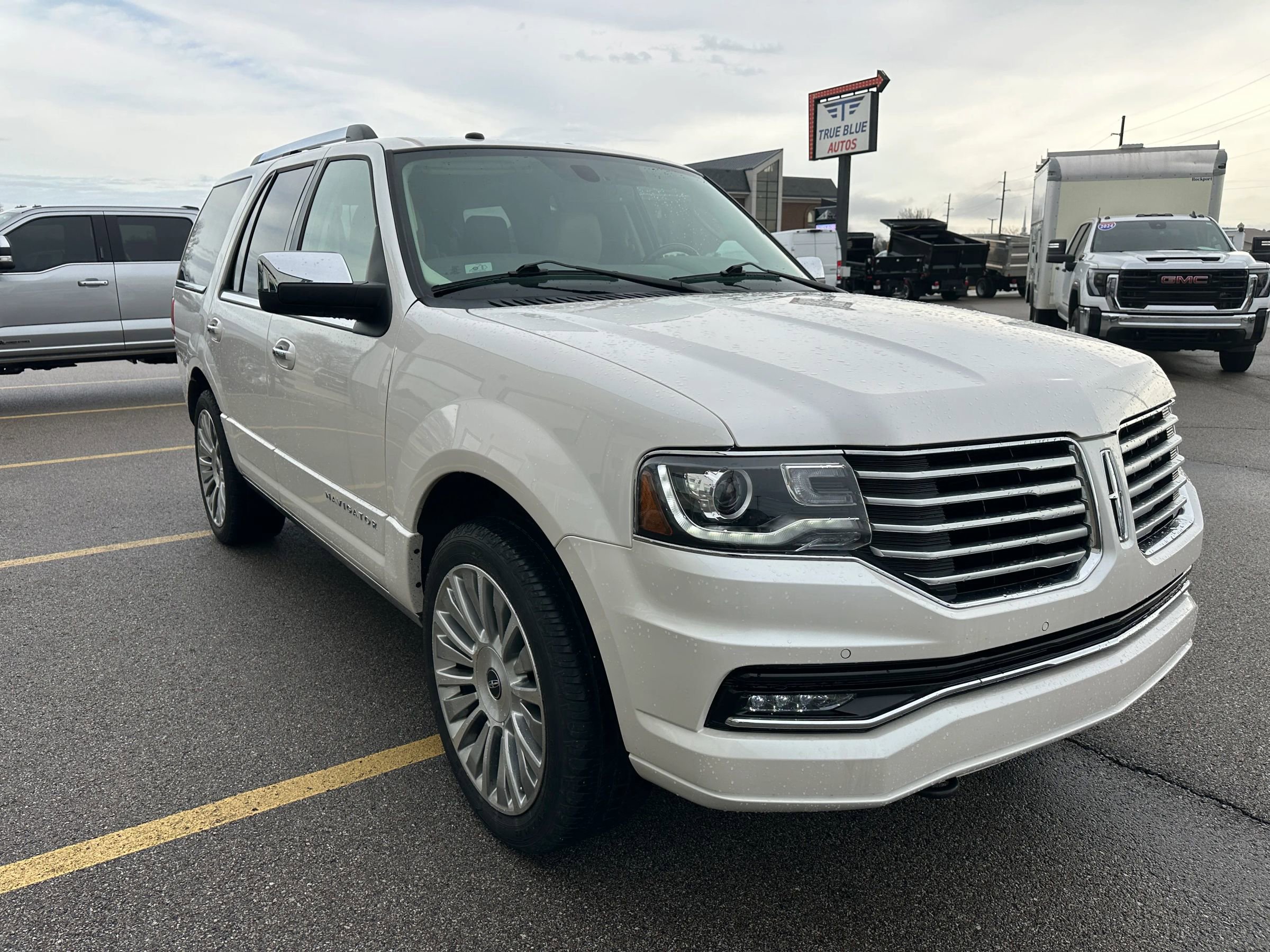 Used 2017 Lincoln Navigator Reserve image 9