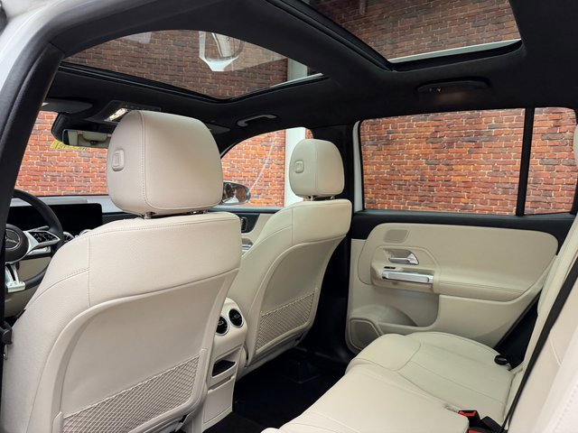 Used 2025 Mercedes-Benz GLB 250 4MATIC image 24