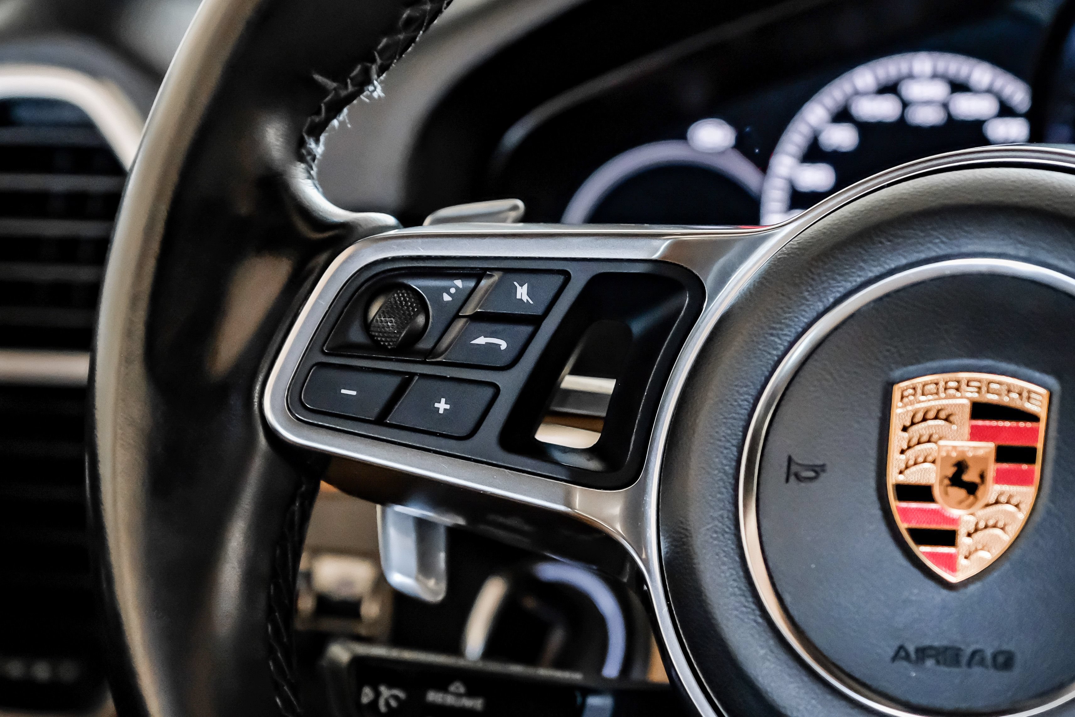 Used 2019 Porsche Cayenne AWD/4WD image 17