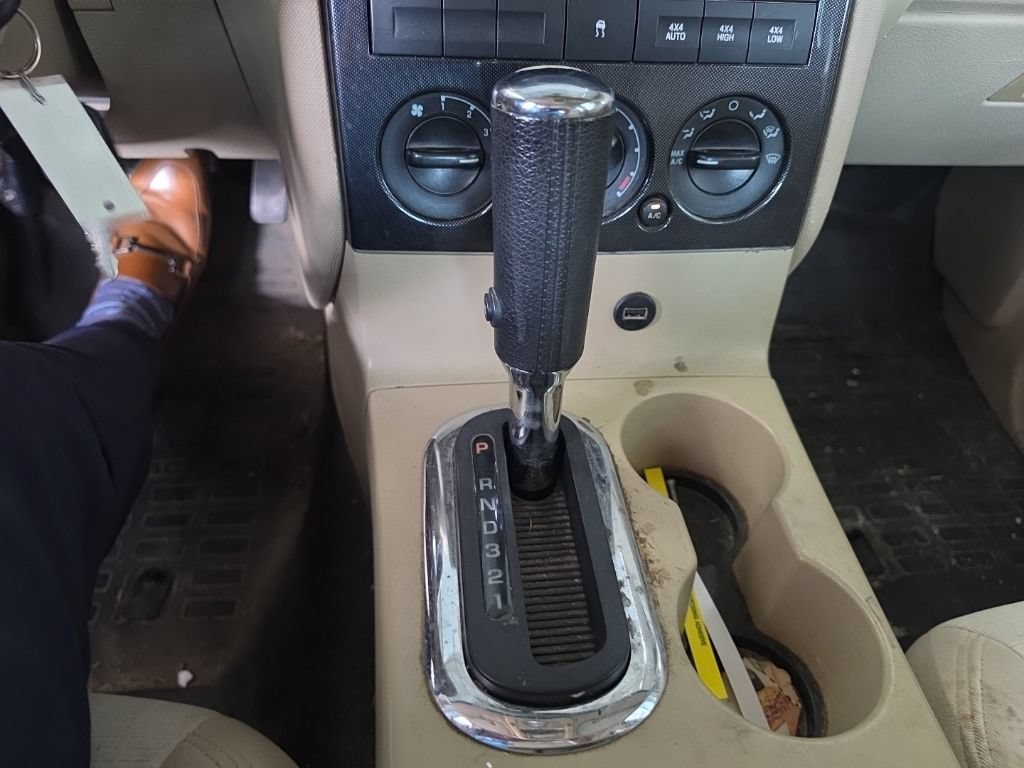 Used 2007 Ford Explorer Sport Trac XLT AWD/4WD image 9