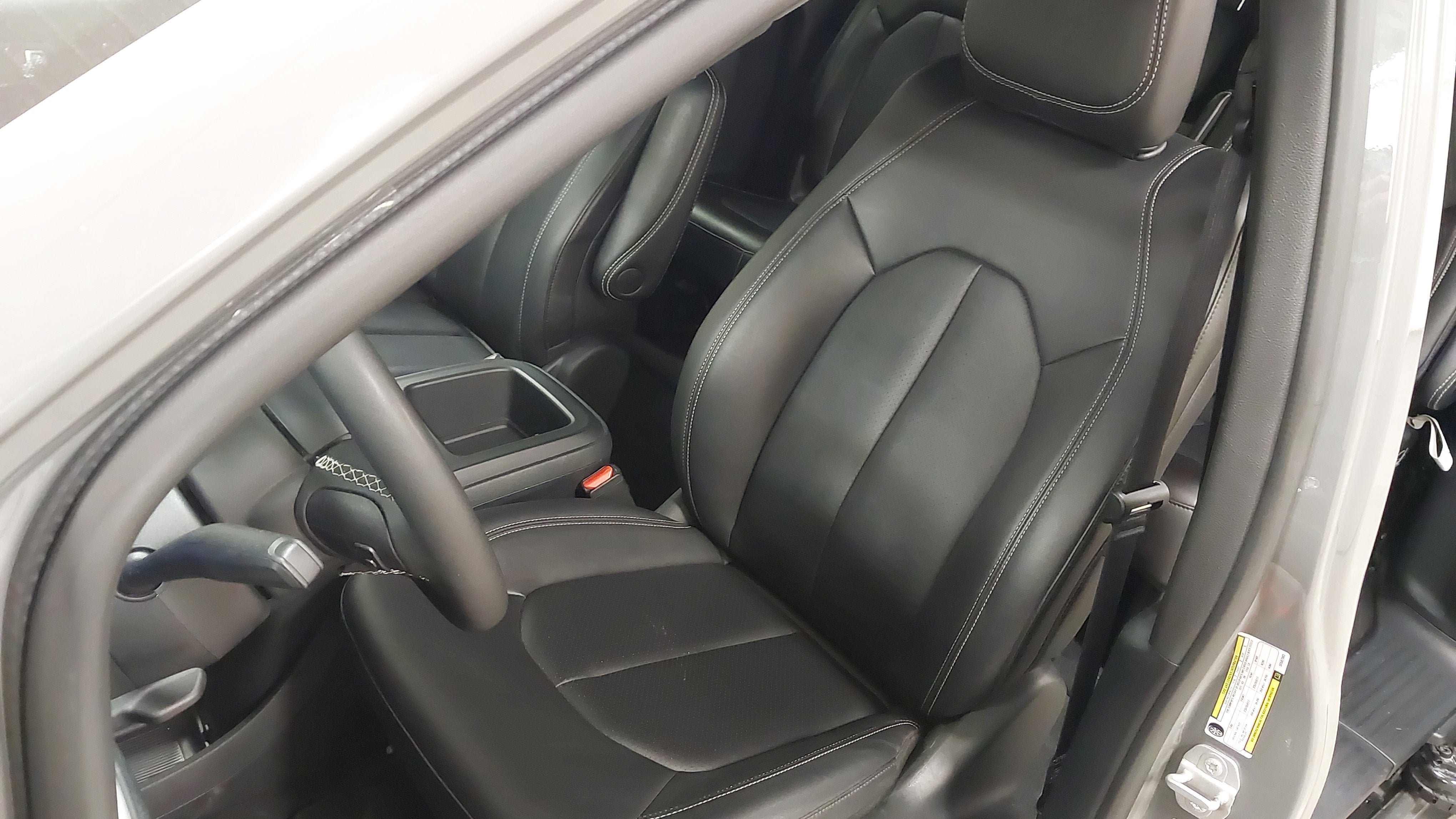Used 2025 Chrysler Pacifica Select FWD image 22