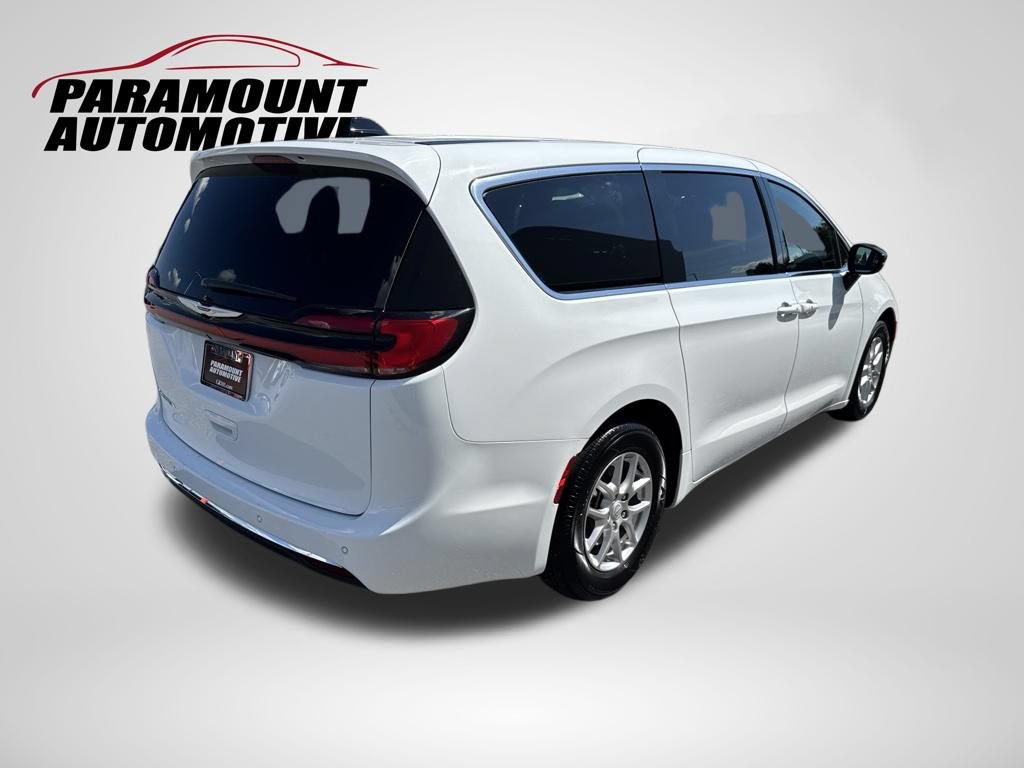 Used 2025 Chrysler Pacifica Select FWD image 7