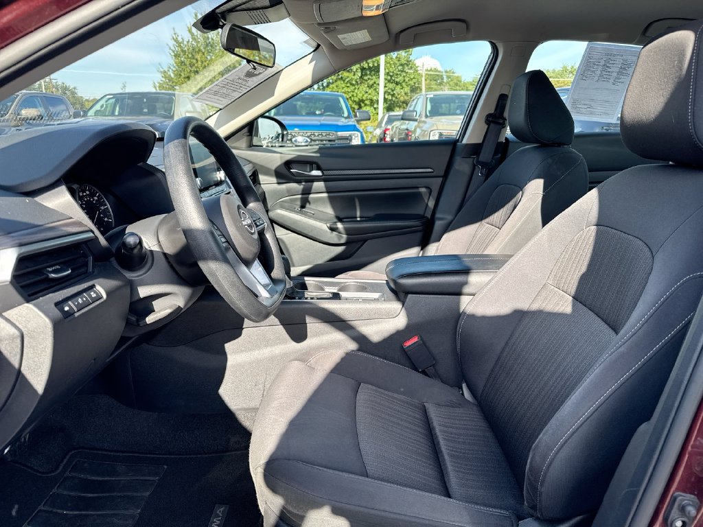 Used 2025 Nissan Altima 2.5 SV AWD/4WD image 19