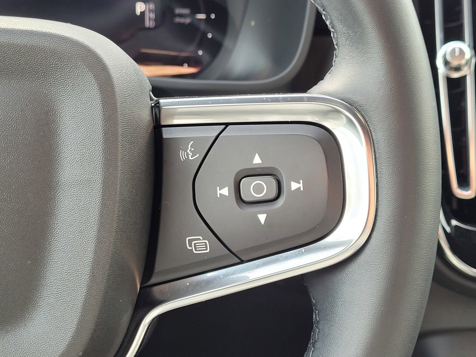 Certified 2023 Volvo XC40 Recharge Ultimate image 20