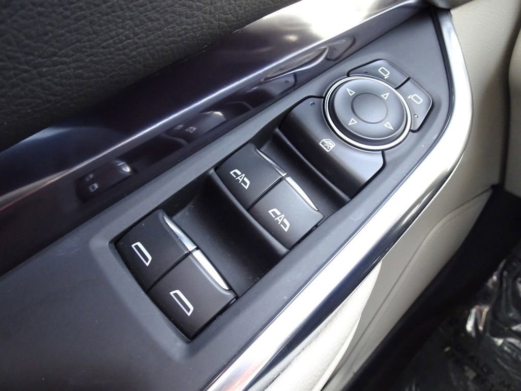 Certified 2022 Cadillac XT4 Luxury w/ Cold Weather Package image 19