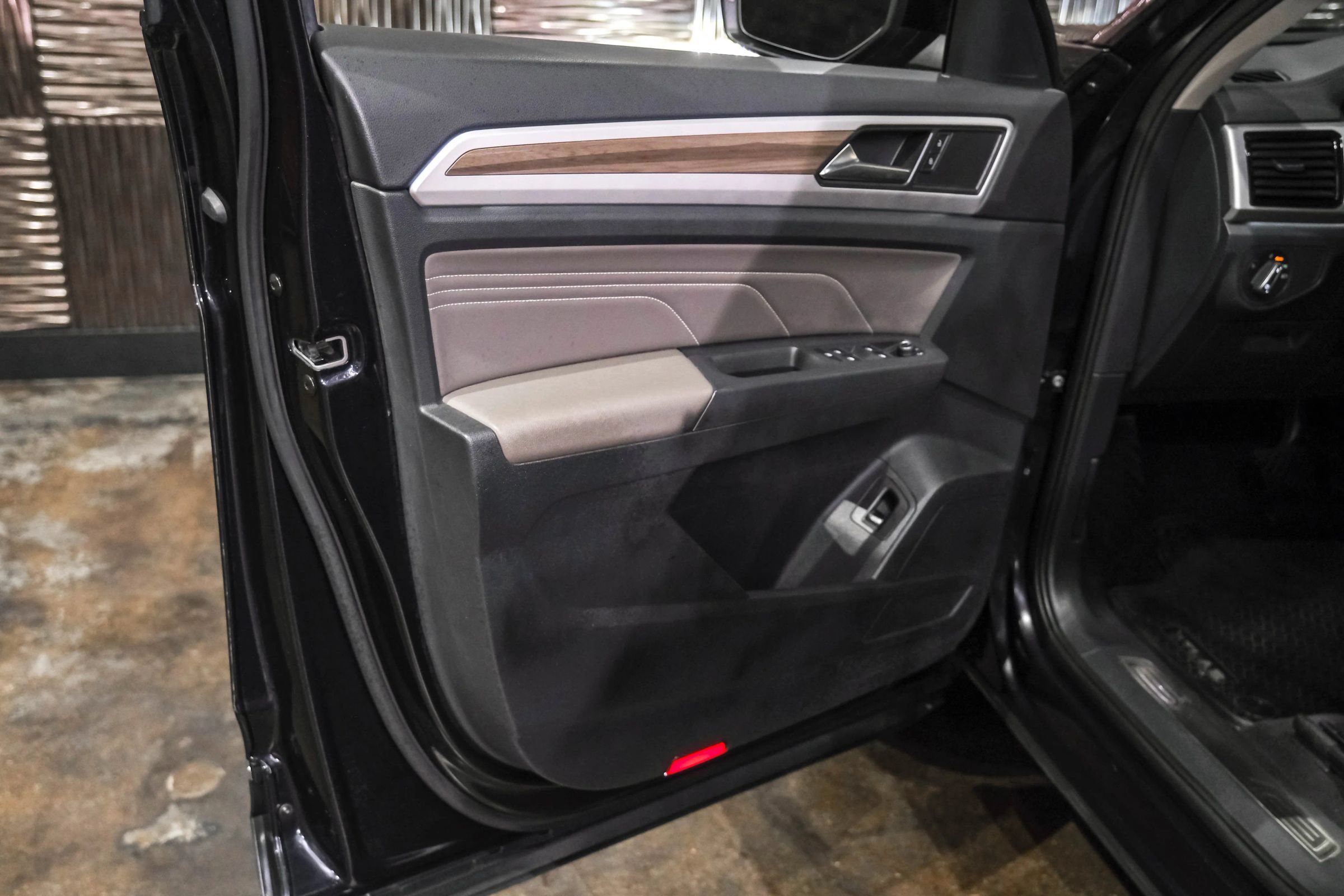 Used 2021 Volkswagen Atlas SEL AWD/4WD image 39