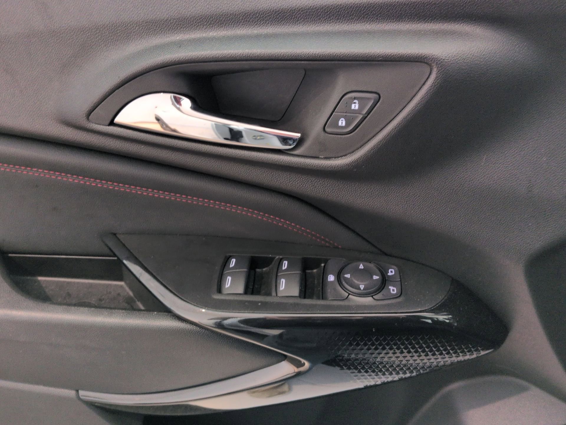 Certified 2024 Chevrolet Trax RS image 21