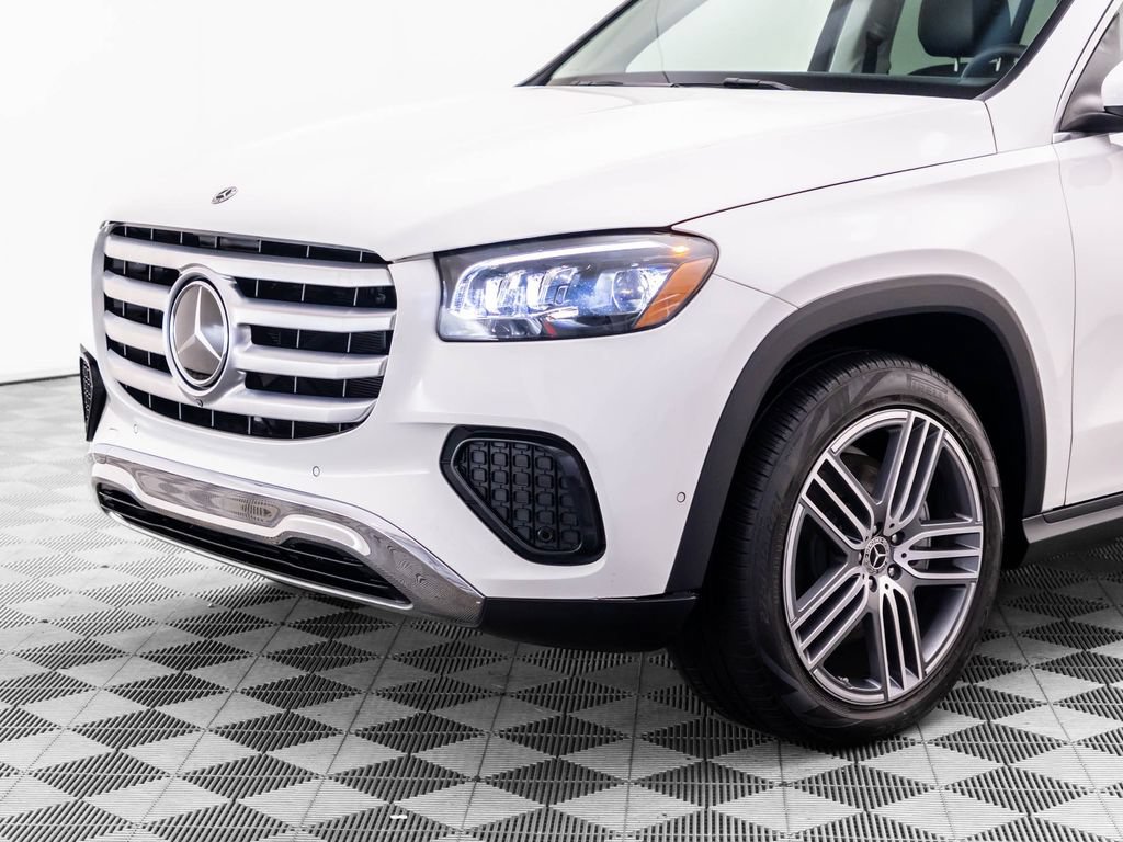 Used 2024 Mercedes-Benz GLS 450 4MATIC image 41