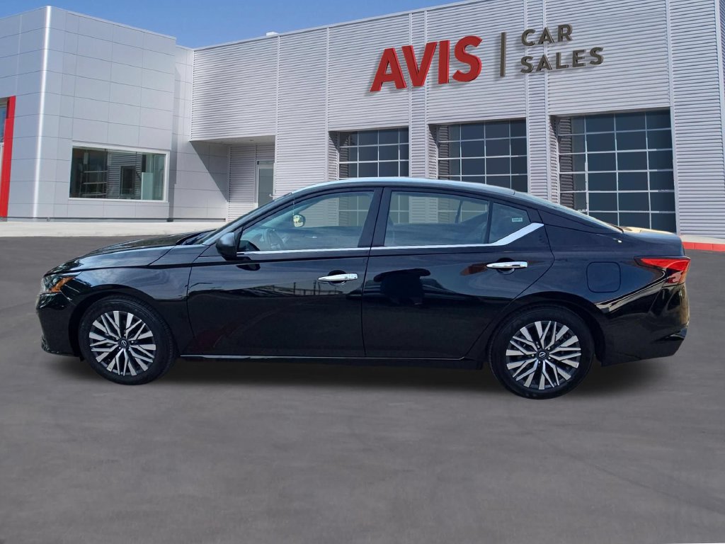 Used 2025 Nissan Altima 2.5 SV FWD image 10
