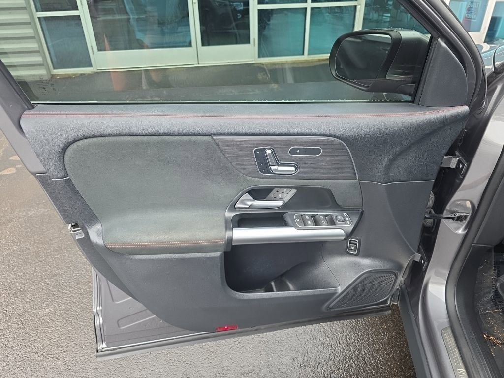 Used 2023 Mercedes-Benz GLA 250 4MATIC image 11