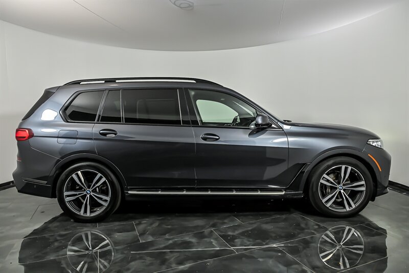 Used 2020 BMW X7 xDrive40i w/ M Sport Package AWD/4WD image 10