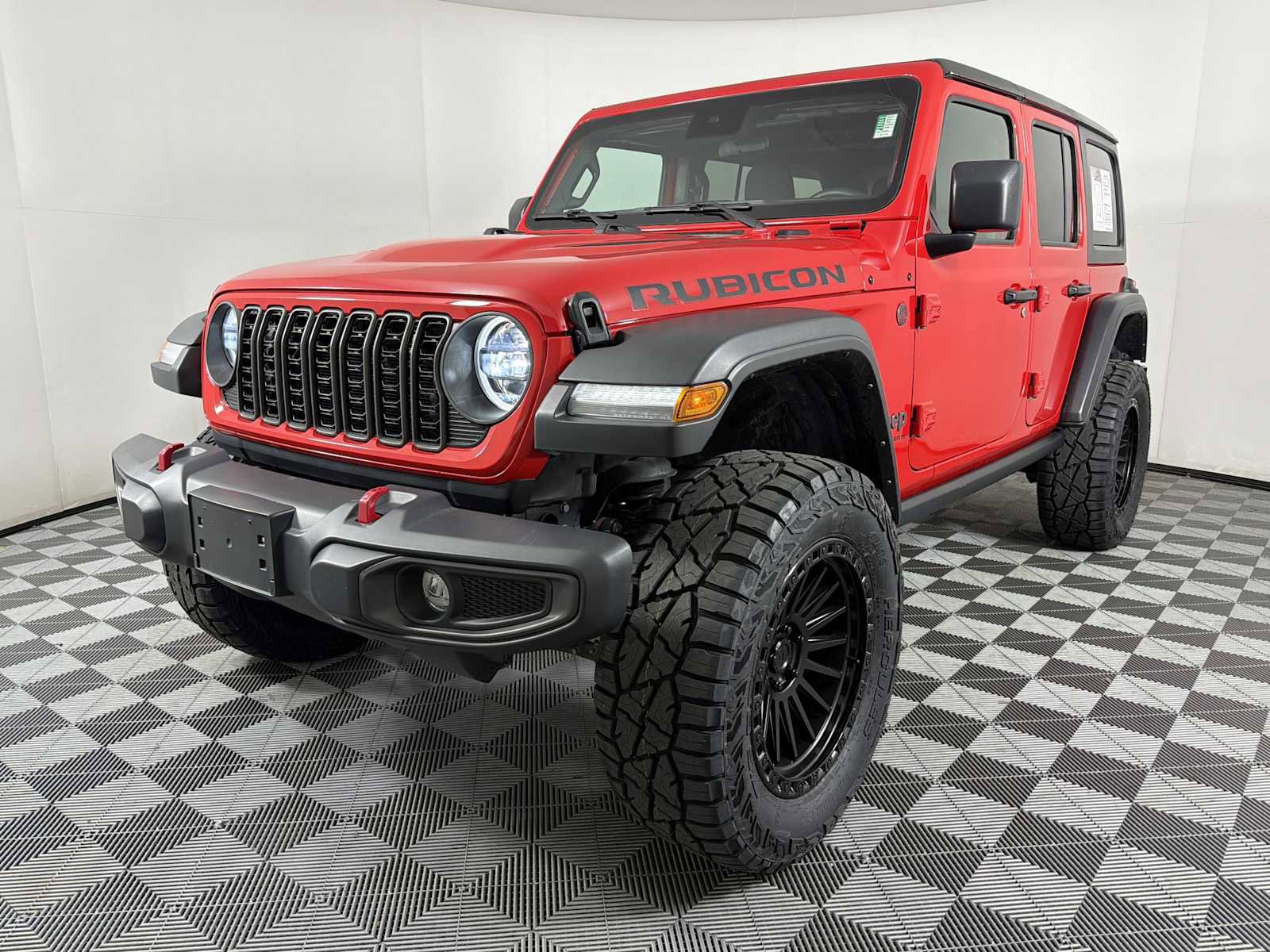 Used 2024 Jeep Wrangler Unlimited Rubicon image 3