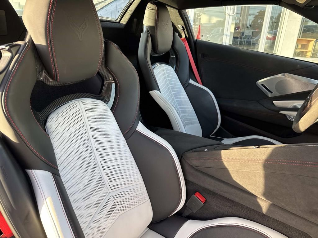 Used 2023 Chevrolet Corvette Stingray Premium Conv image 9