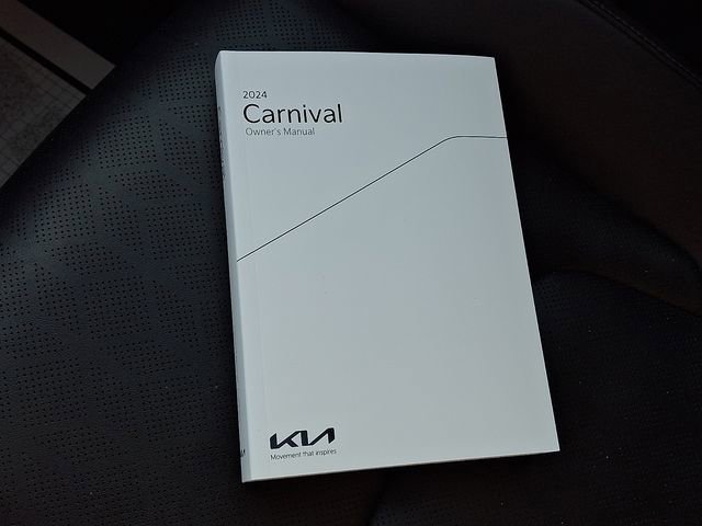 Used 2024 Kia Carnival EX image 26