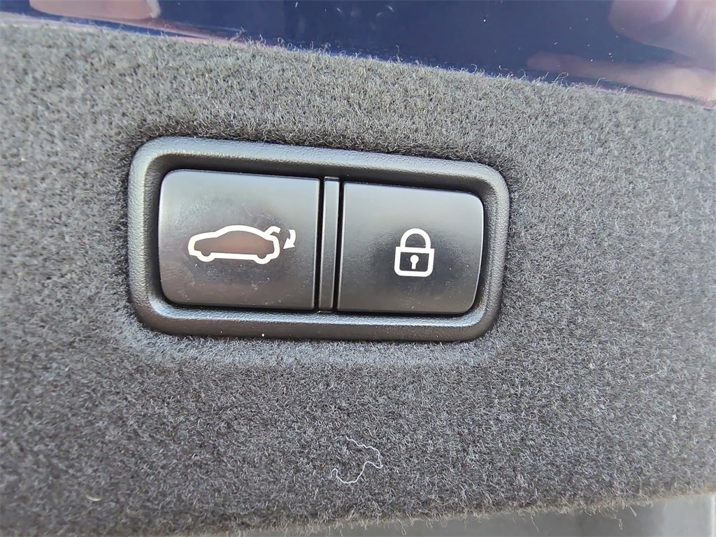 Used 2020 Genesis G70 3.3T w/ Sport Package image 13