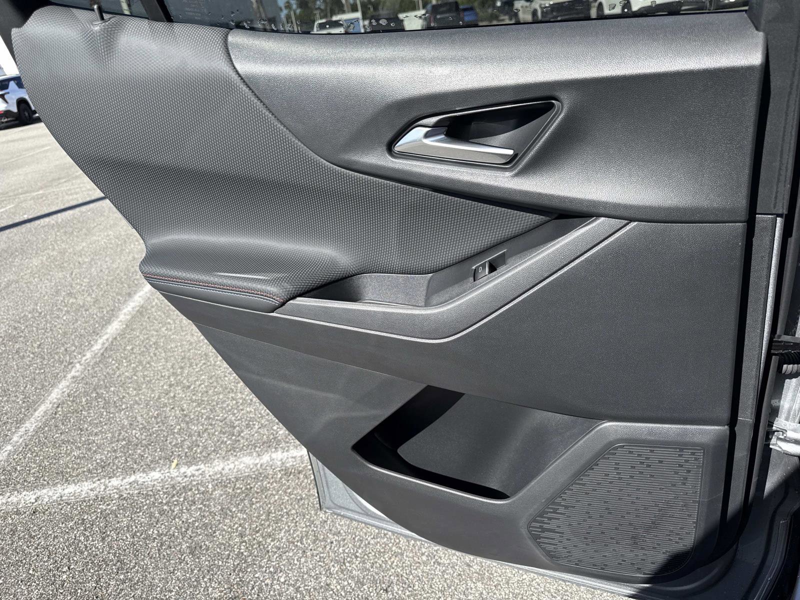 Used 2025 Chevrolet Equinox RS image 9