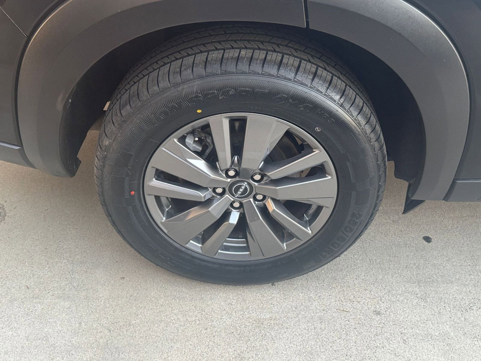 Used 2025 Nissan Pathfinder SV image 32