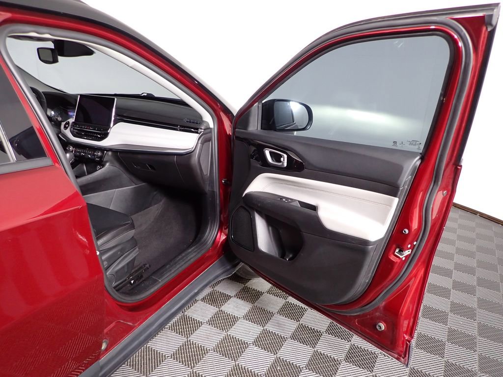 Used 2022 Jeep Compass Limited image 28