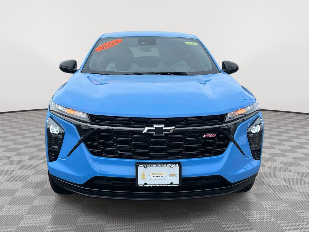 Used 2024 Chevrolet Trax RS w/ Driver Confidence Package FWD image 2