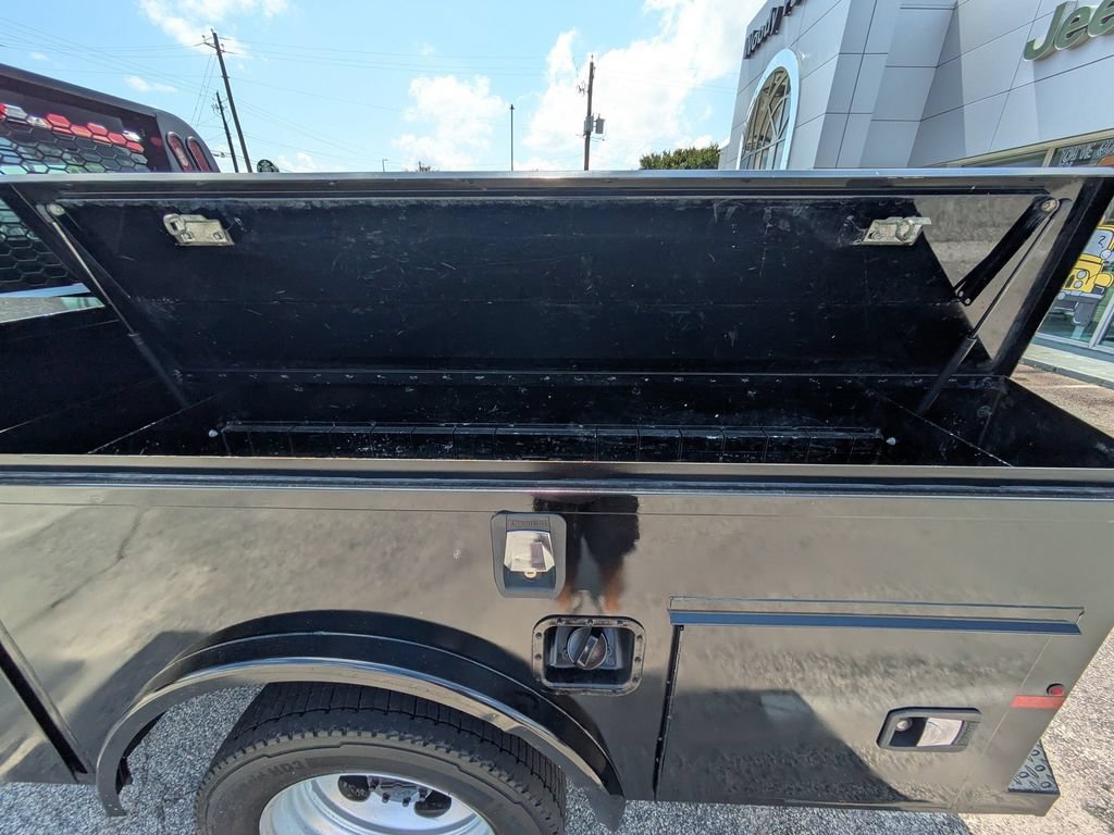 Used 2022 Ford F550 4x4 Crew Cab Super Duty w/ Power Equipment Group image 14