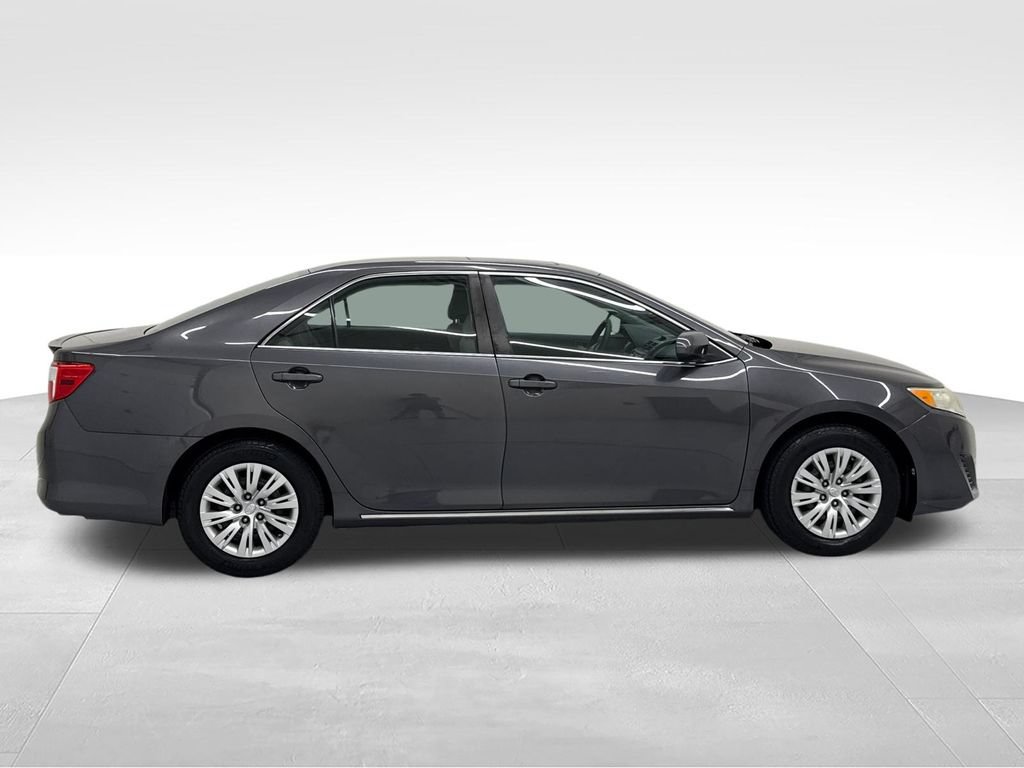 Used 2012 Toyota Camry LE FWD image 6
