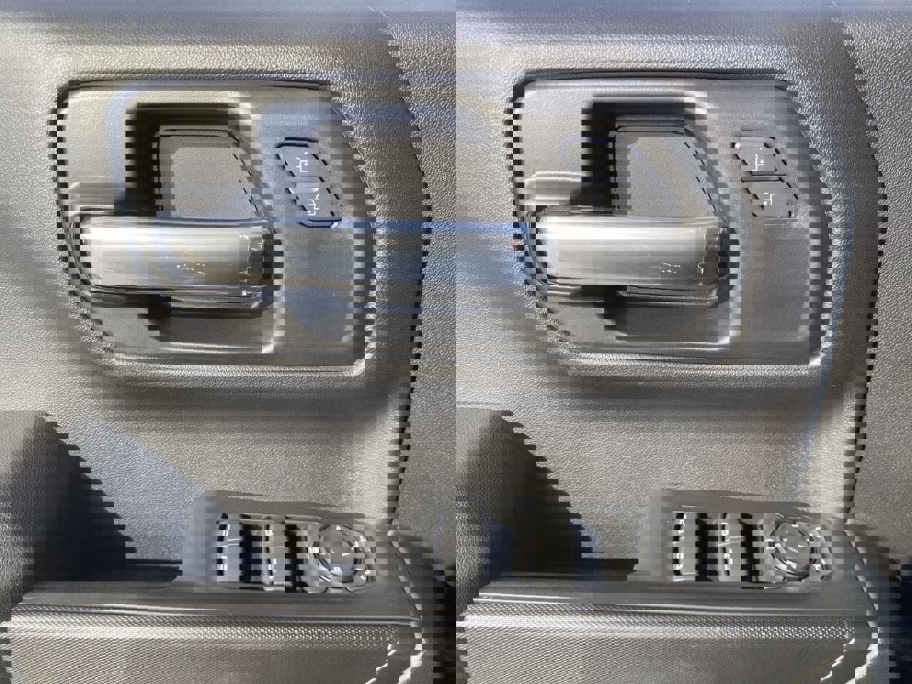 Used 2025 Chevrolet Silverado 1500 Custom image 22