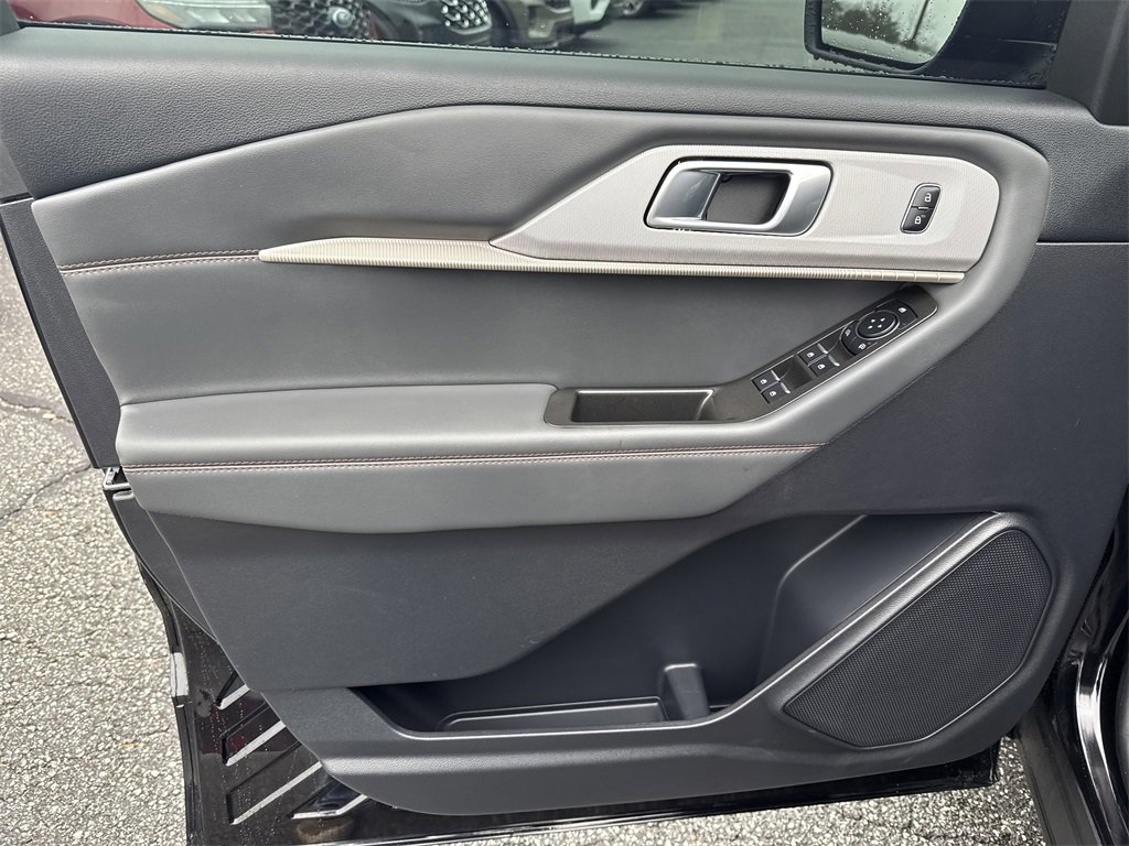 Used 2025 Ford Explorer Active image 10