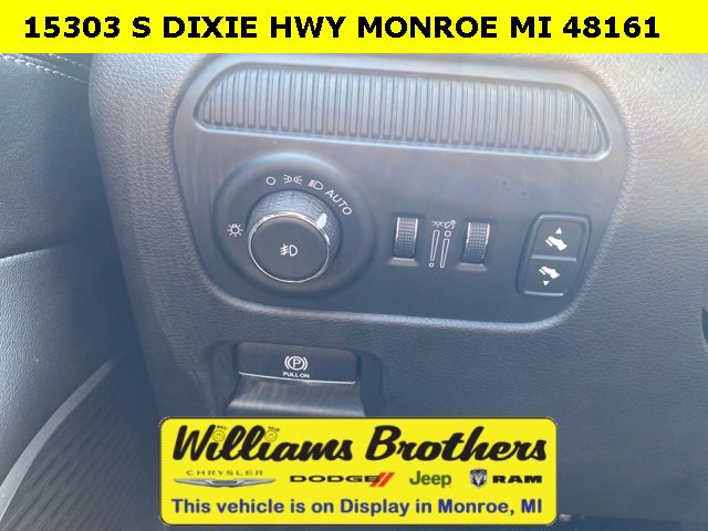 Used 2024 Jeep Wagoneer Series II w/ Flexible Seating Group image 13