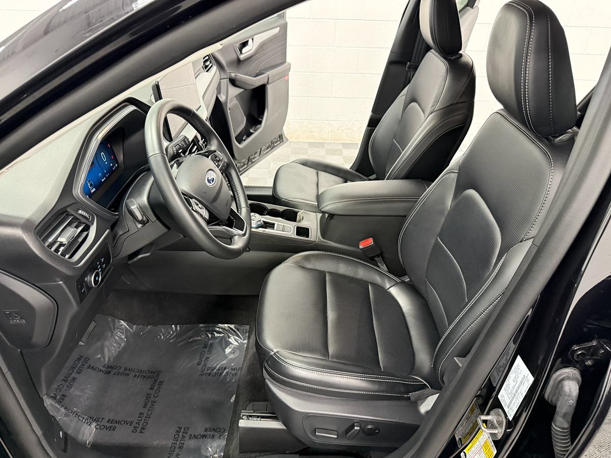 Used 2025 Ford Escape Platinum AWD/4WD image 10