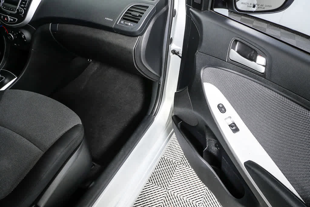 Used 2014 Hyundai Accent GS image 25