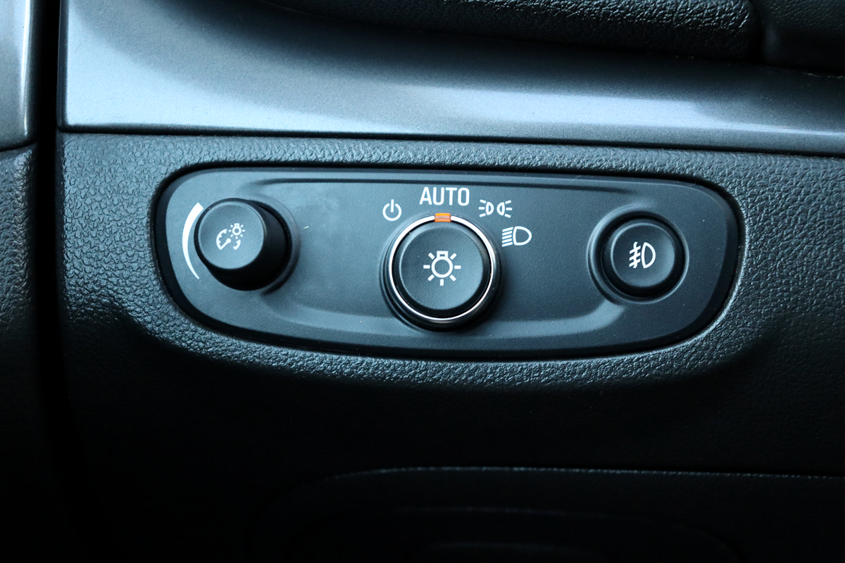 Used 2017 Buick Encore Essence FWD image 28
