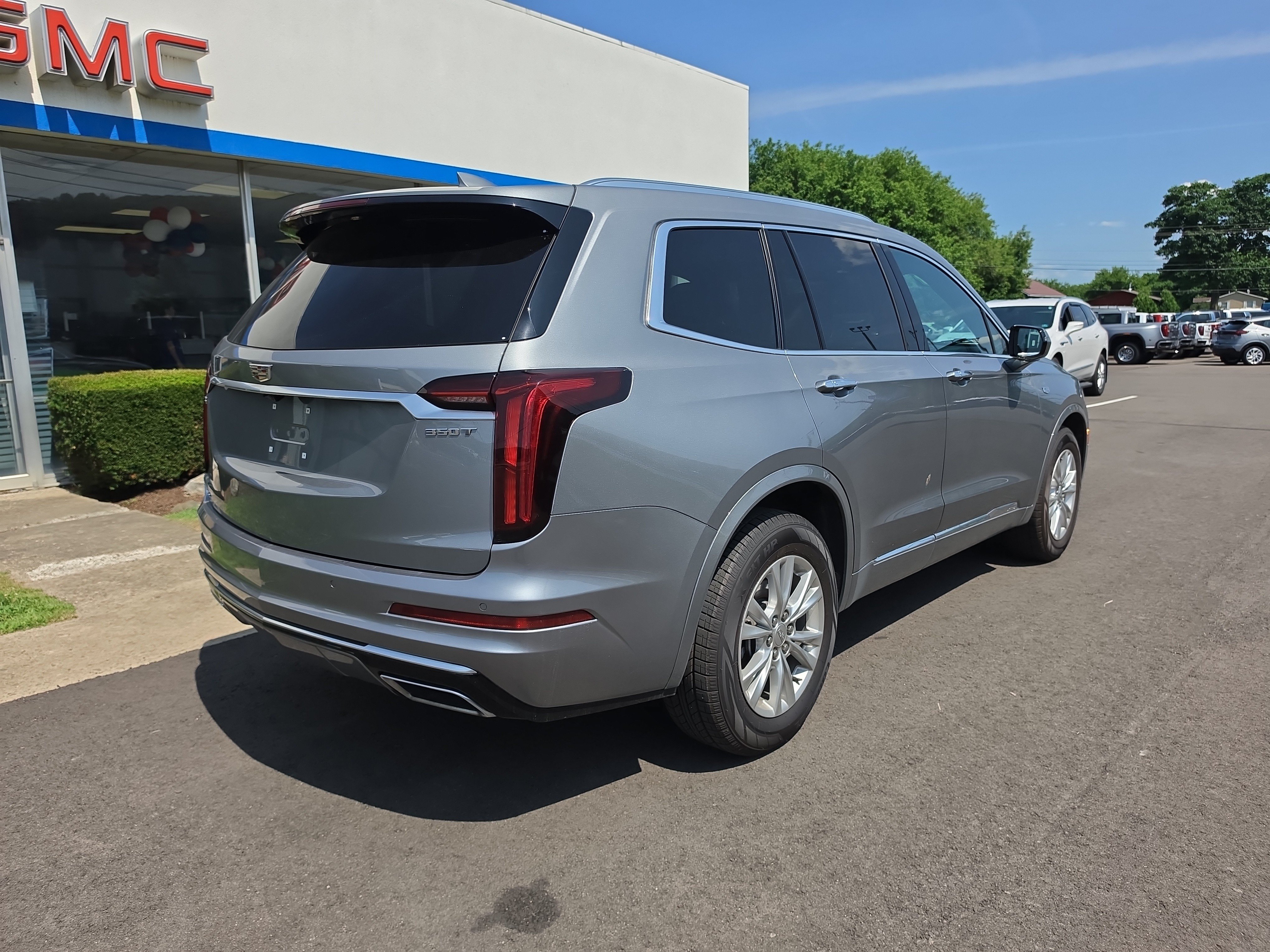 Used 2024 Cadillac XT6 Luxury w/ LPO, Floor Liner Package AWD/4WD image 3
