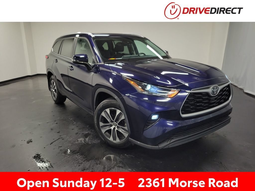 Used 2023 Toyota Highlander XLE FWD image 1