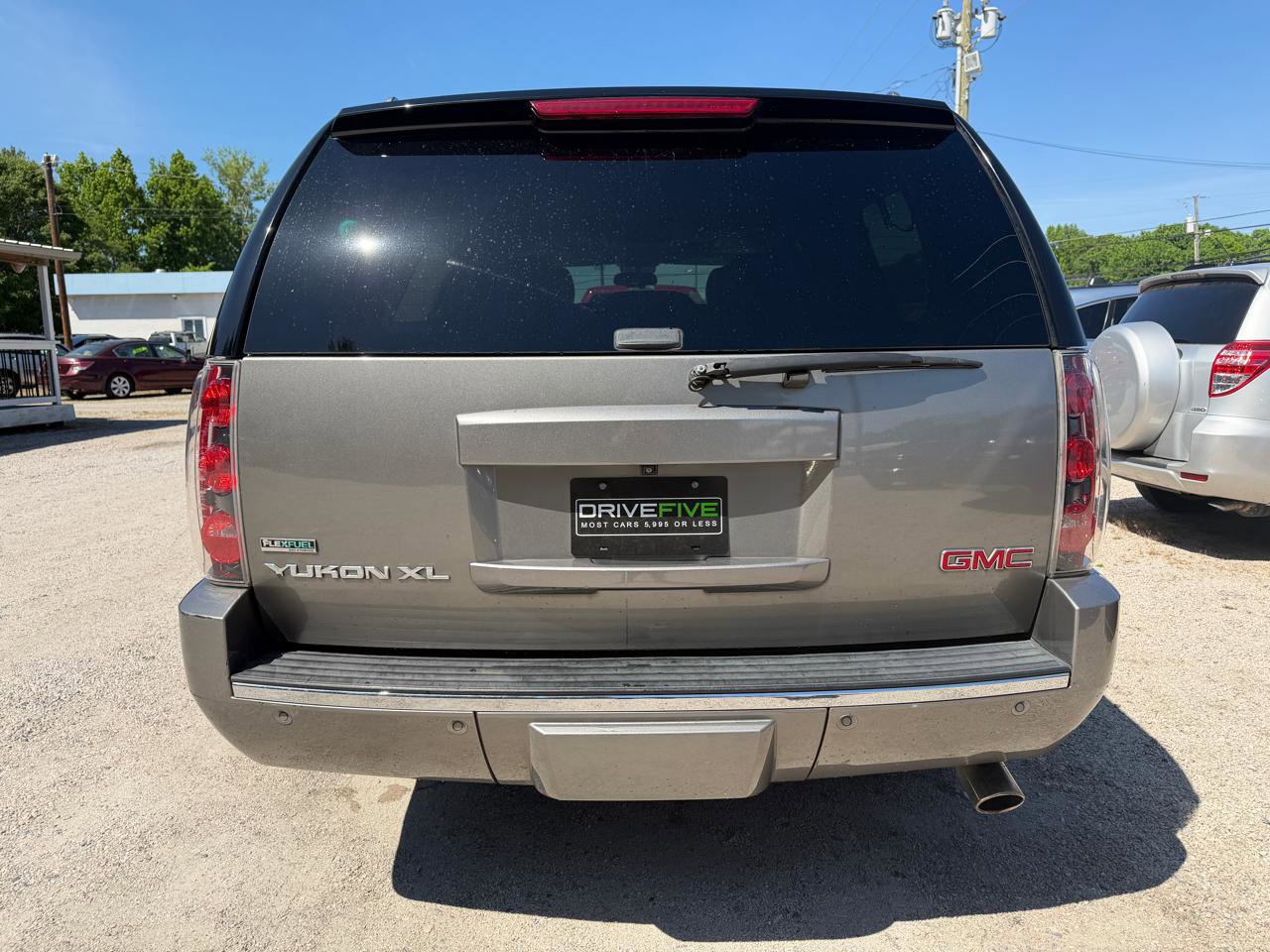 Used 2012 GMC Yukon XL Denali RWD image 5