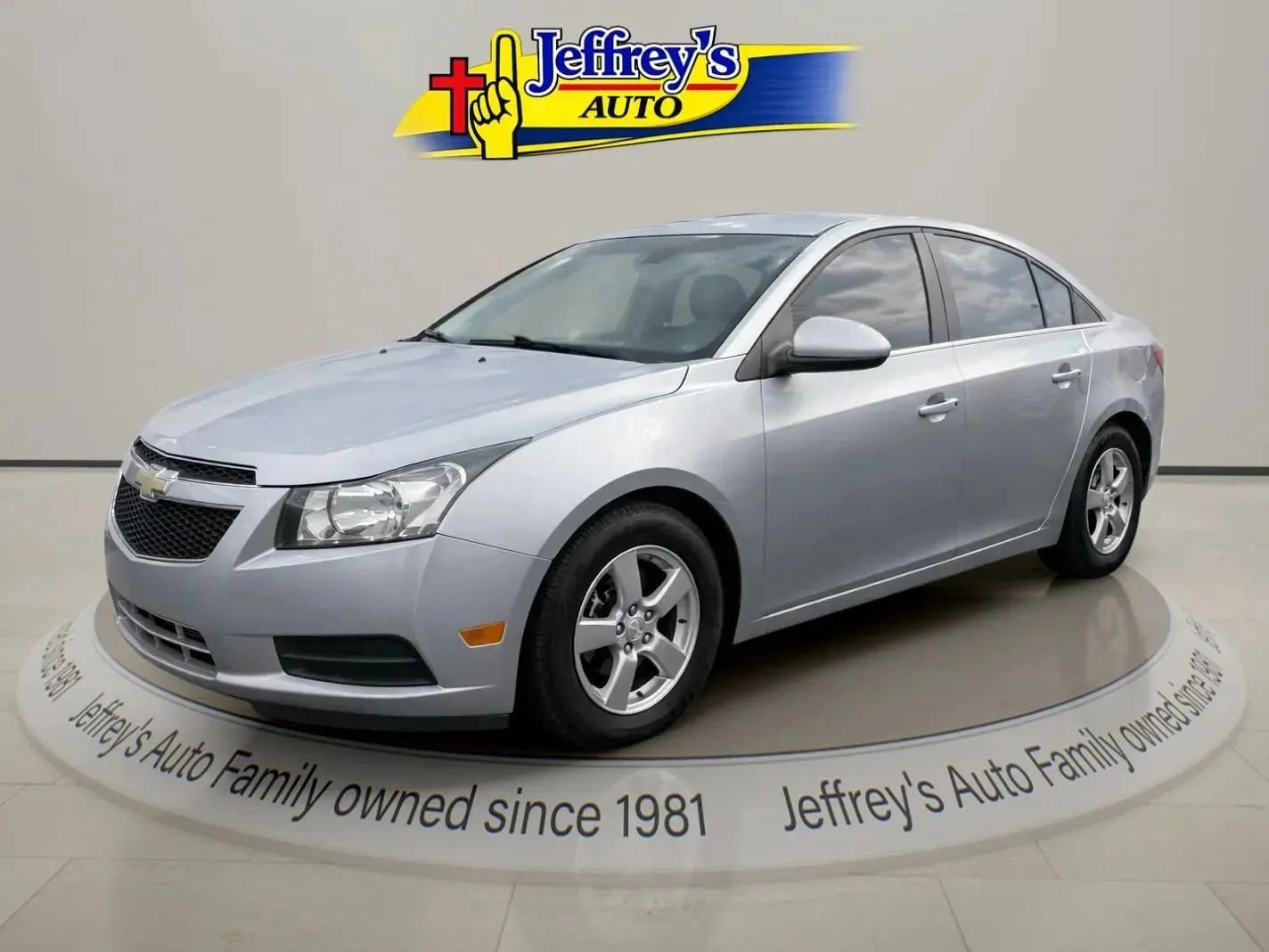 Used 2013 Chevrolet Cruze LT FWD image 1