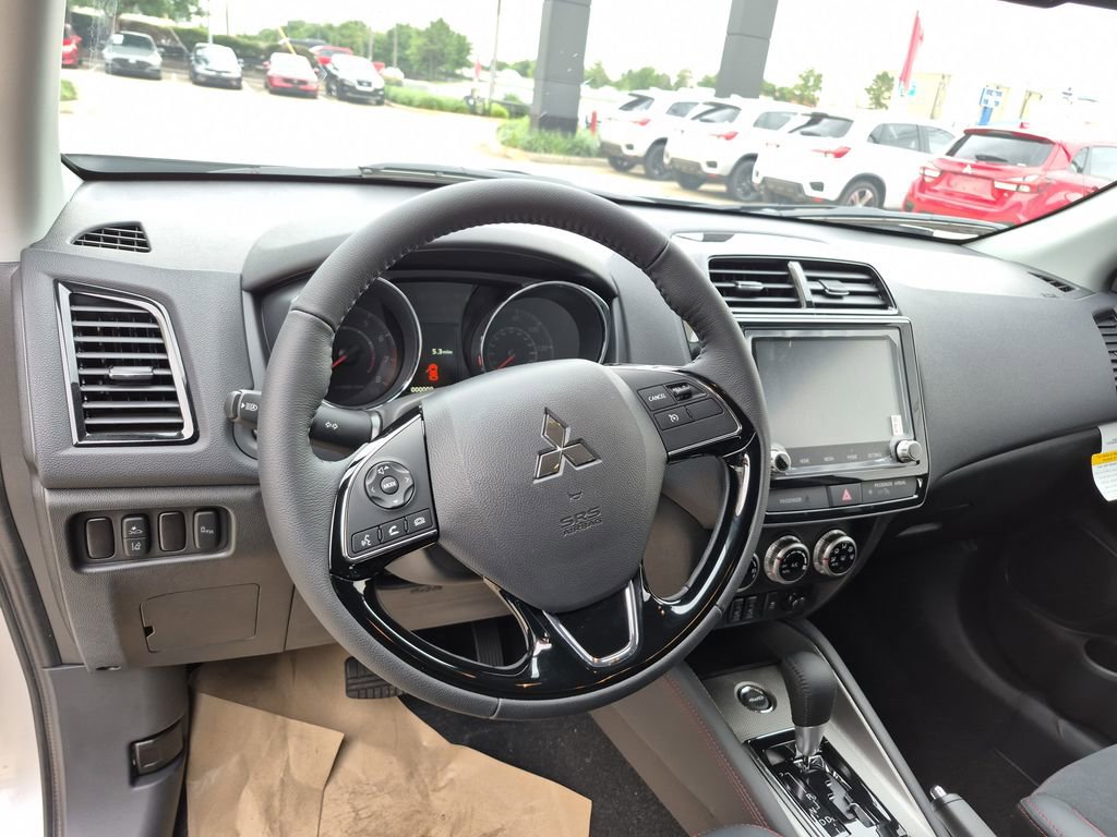 Used 2025 Mitsubishi Outlander Sport SE image 13