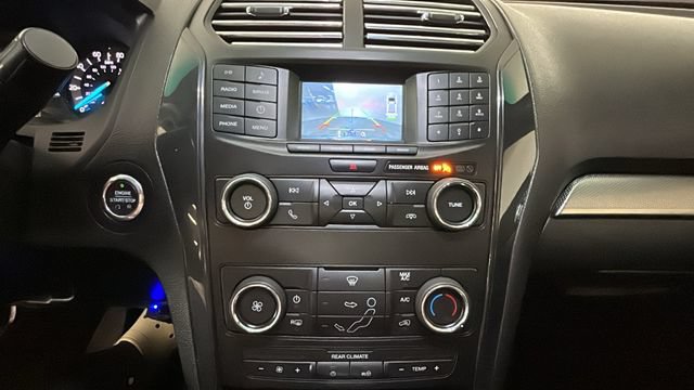 Used 2018 Ford Explorer XLT AWD/4WD image 24