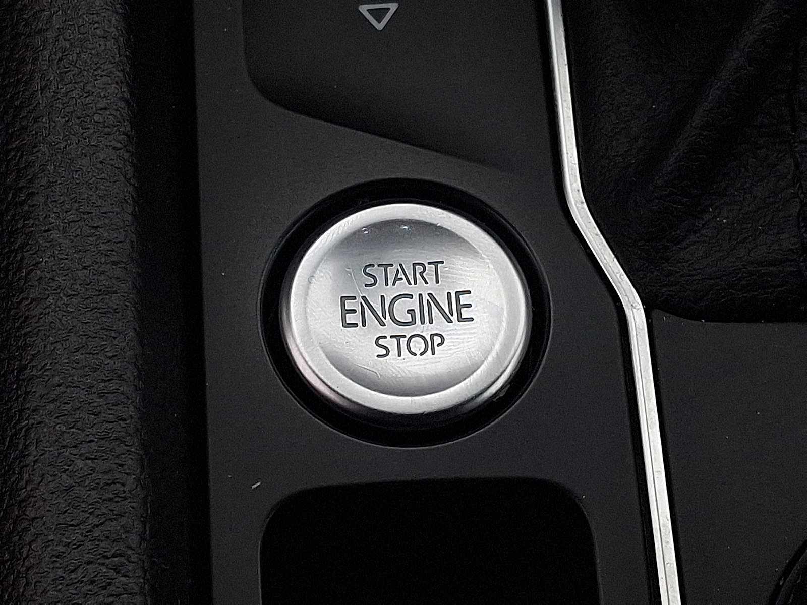 Used 2020 Volkswagen Atlas Cross Sport SE image 22