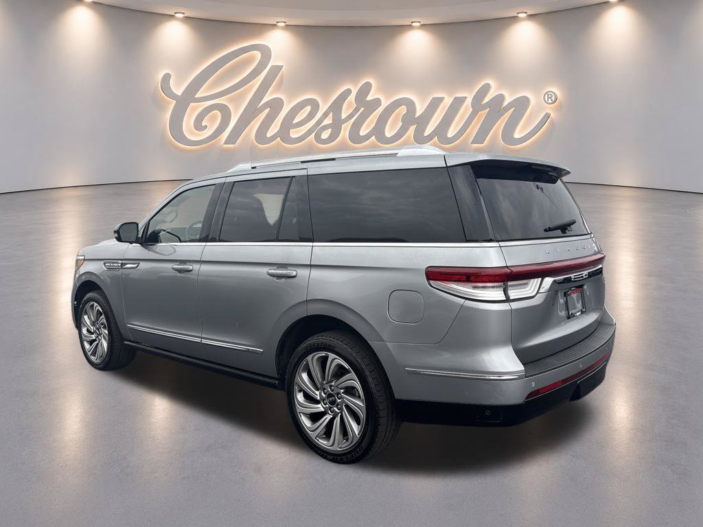 Used 2022 Lincoln Navigator Reserve AWD/4WD image 3
